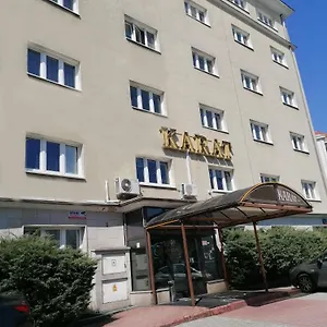 Oda ve Kahvaltı Karat, Varşova